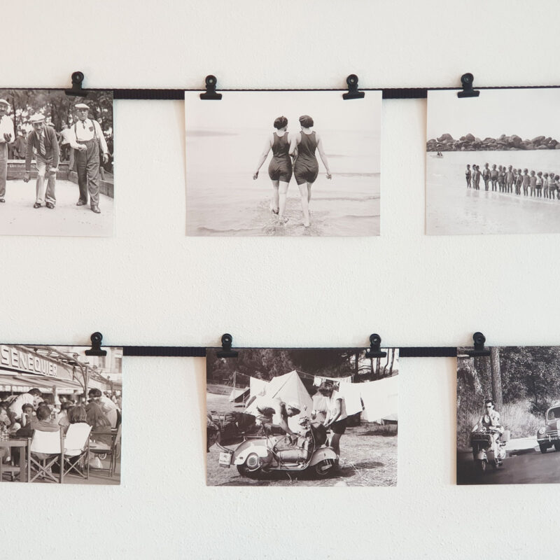 Fotoseil in schwarz mit Fotos und Postkarten von LeTOMA