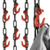 Garderobe aus Kette mit roten Haken